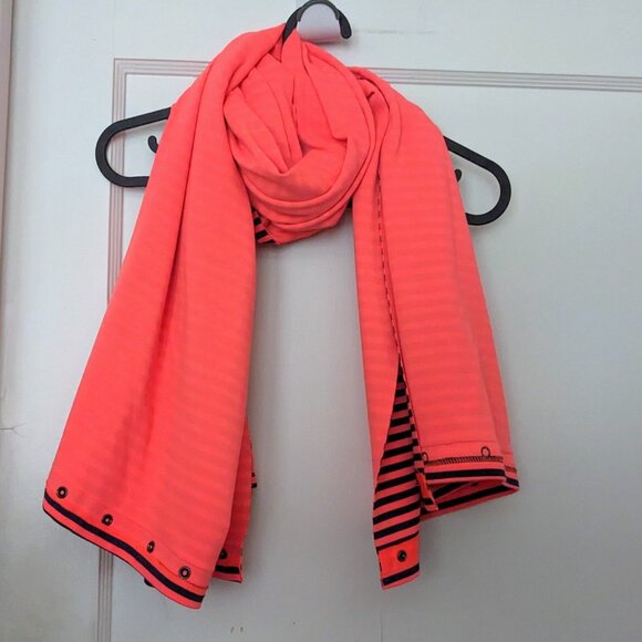 Lululemon Vinyasa Scarf in Neon Orange and Navy - Picture 2 of 4